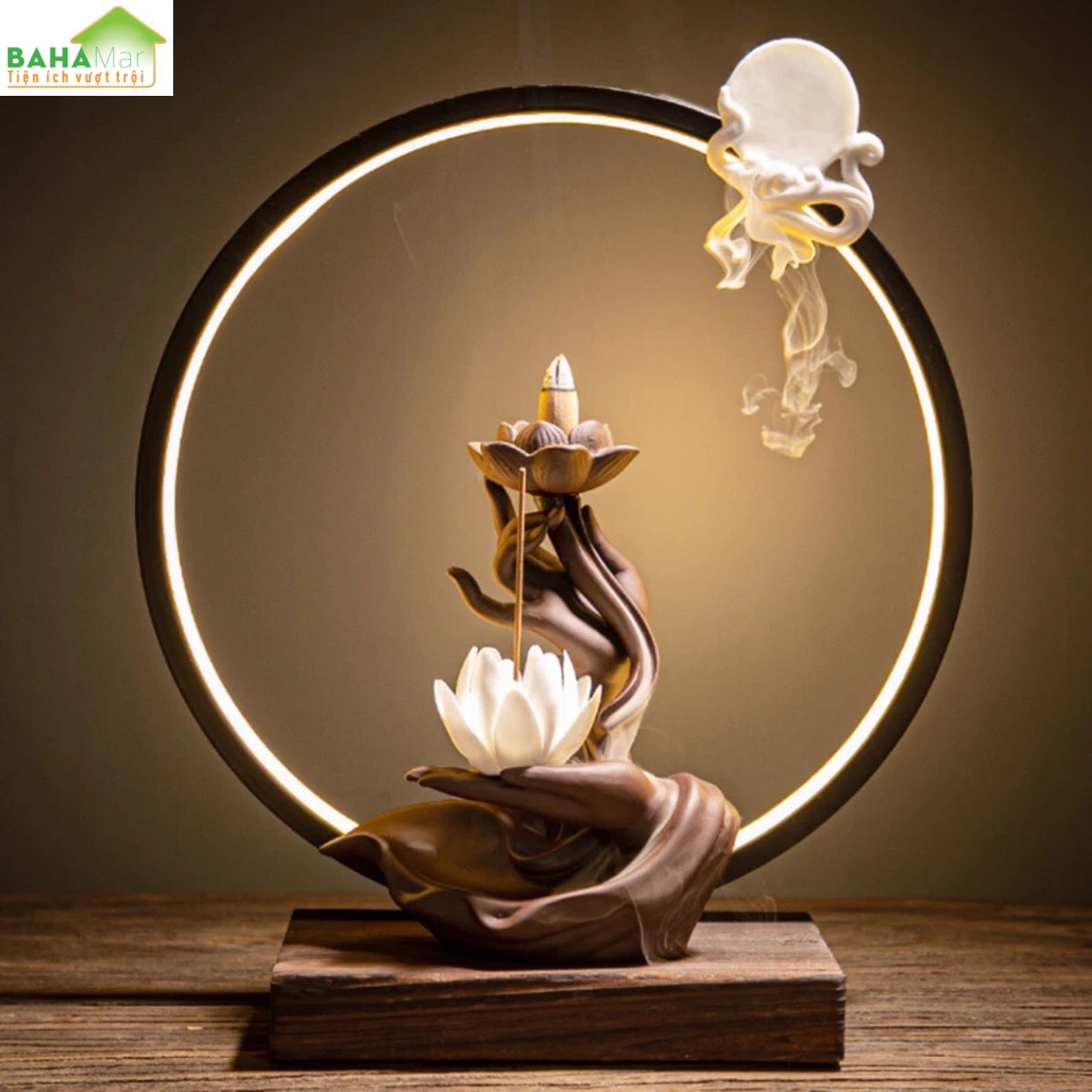 LƯ HƯƠNG VÒNG TRÒN ĐÈN LED PHONG CÁCH THIỀN - THÁC KHÓI TRẦM HƯƠNG CHẢY NGƯỢC BÀN TAY CẦM NHÀNH SEN "BAHAMAR" tạo không khí trong lành, tâm trạng tĩnh tại, làm giảm bớt lo lắng