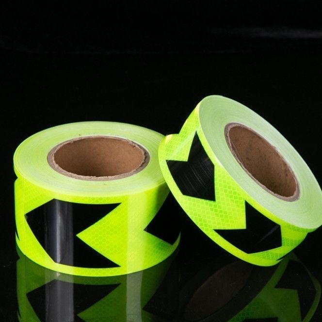 Băng Dính Phản Quang khổ rộng 10 cm x 25 mét, Cảnh Báo An Toàn Hình Mũi Tên Dùng Dán Xe Ô tô, Thùng Xe Tải, Định Hướng An Toàn, chất liệu PVC Chống Thấm Nước - Mũi Tên Xanh Đen - Mai Lee