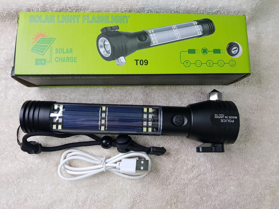 Đèn pin cứu hộ đa chức năng T09, rất cần thiết khi di chuyển trên xe ô tô để cứu hộ cắt dây an toàn và đập vỡ kính khi cần thiết - Hàng chính hãng