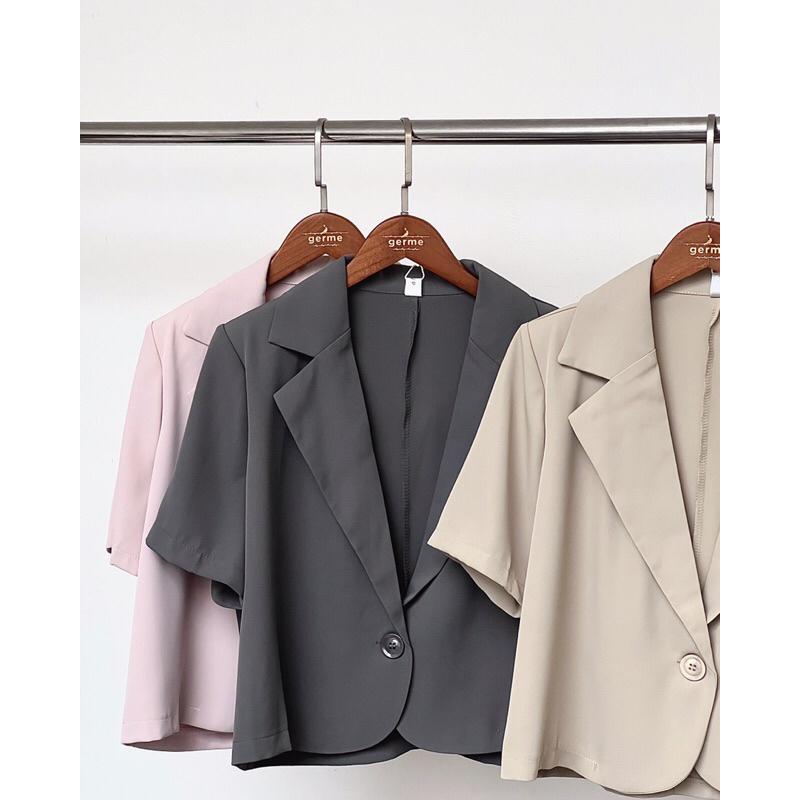 Áo khoác blazer nữ lửng cổ k 1 khuy gấu lượn cơi túi ngực a238506 by germe