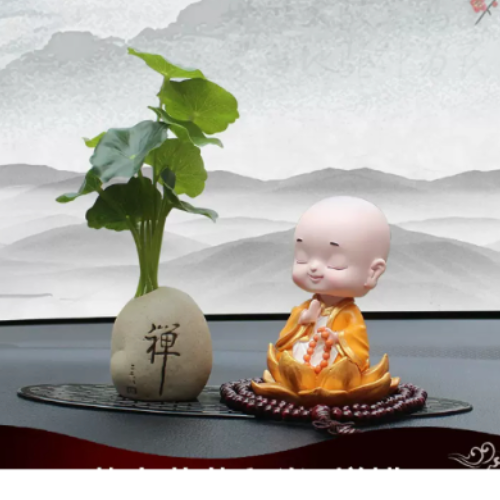 Trang trí taplo ô tô / Quà tặng tâm linh với set hoà thượng cầm chuỗi ngồi đài sen.