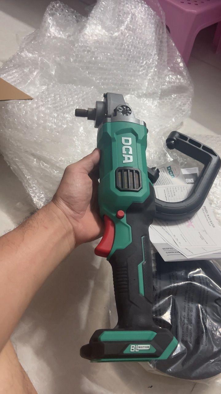 MÁY ĐÁNH BÓNG KHÔNG CHỔI THAN DÙNG PIN DCA ADSP02-180Z - HÀNG CHÍNH HÃNG