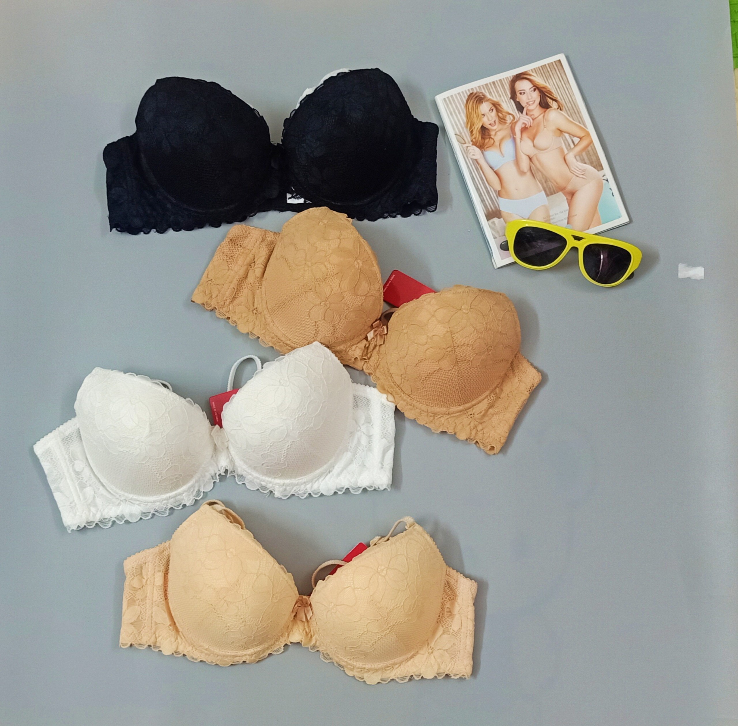 Áo lót ren nữ nâng ngực đệm mút dày 3cm Vicci AV.02 cúp xéo có gọng siêu nâng ngực, dây vai có thể tháo rời, chất liệu ren dệt mềm mịn, họa tiết hoa tinh tế