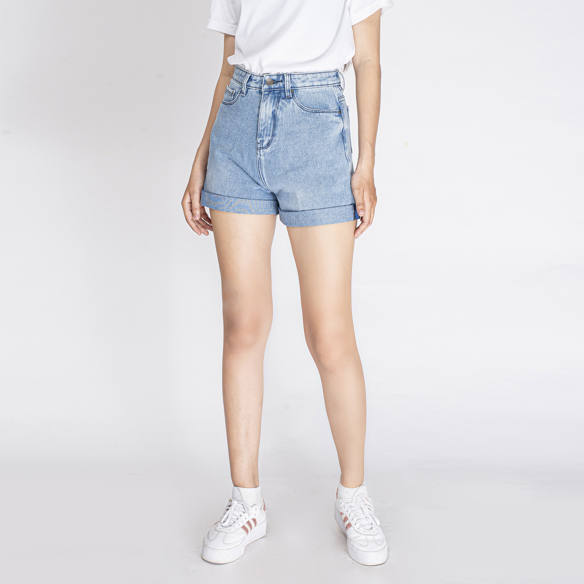 Quần short màu xanh biển lật line Aaa Jeans