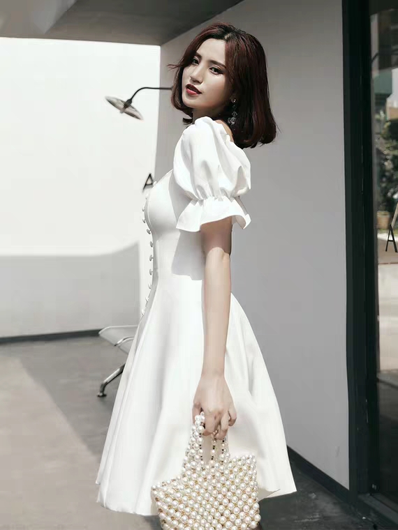 Đầm Xòe Phối Nút Tay Bồng Chuẩn Dáng - MS379