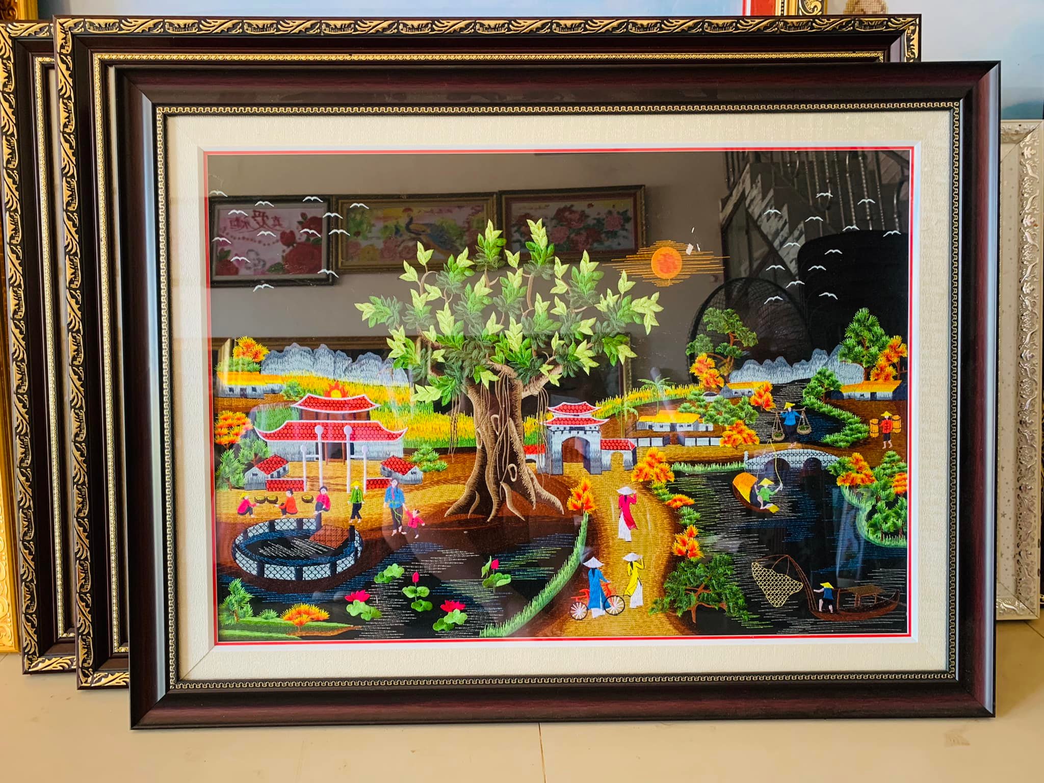 Tranh thêu truyền thống chỉ lụa PHONG CẢNH LÀNG QUÊ 86x60cm có khung
