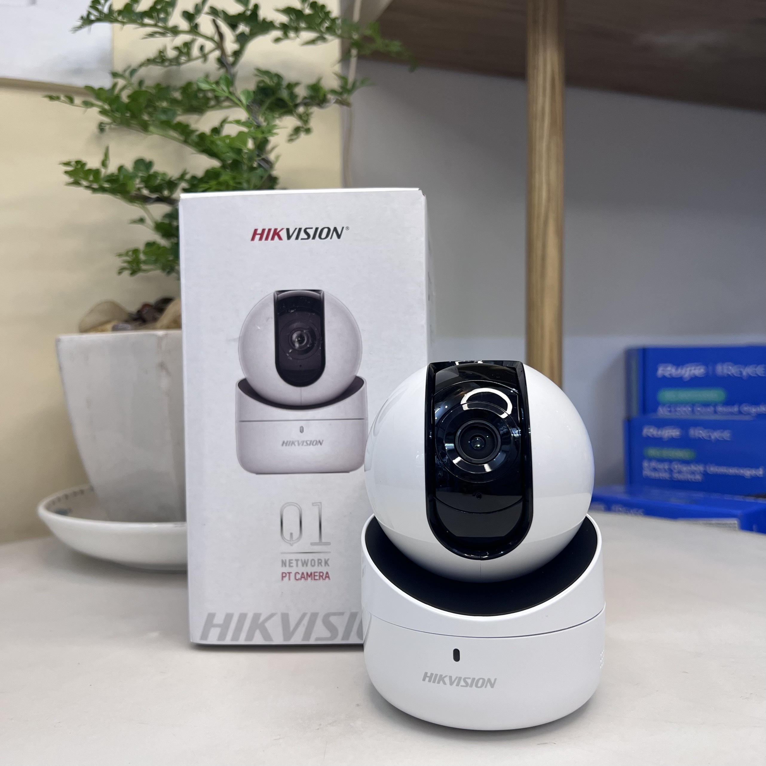 Camera IP Wifi Hikvision Q21 2MP Trong Nhà, Đàm Thoại 2 Chiều - Hàng chính hãng