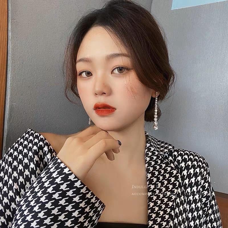 Hoa tai dáng dài đính hạt phong cách thanh lịch - Arora boutique