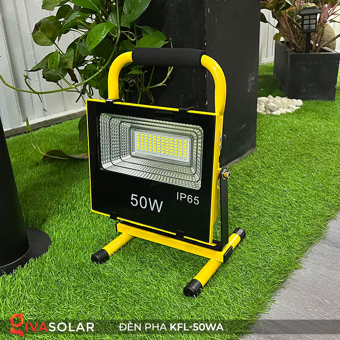 Hình ảnh Đèn Pha Sạc điện GIVASOLAR GV-KFL-50WA