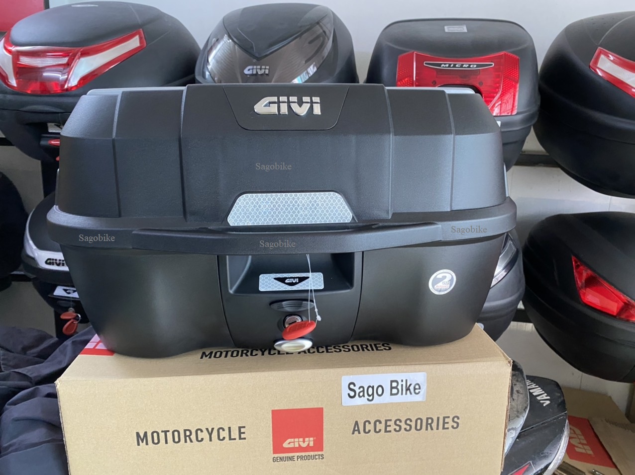 Thùng givi B45NM, thùng sau xe 45lit kèm đế, ốc gắn