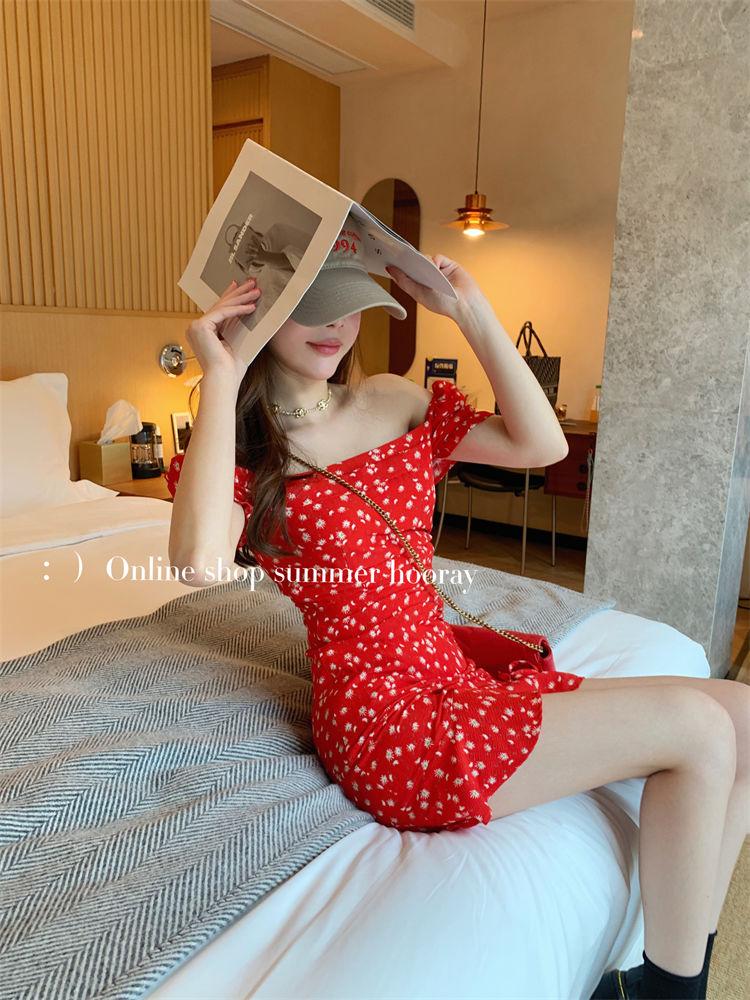 TOBE1SHOP Pháp Vintage màu đỏ mảnh hoa vuông cổ bong bóng tay áo đầm 2023 mùa hè eo cao hiển thị gầy váy ngắn nữ