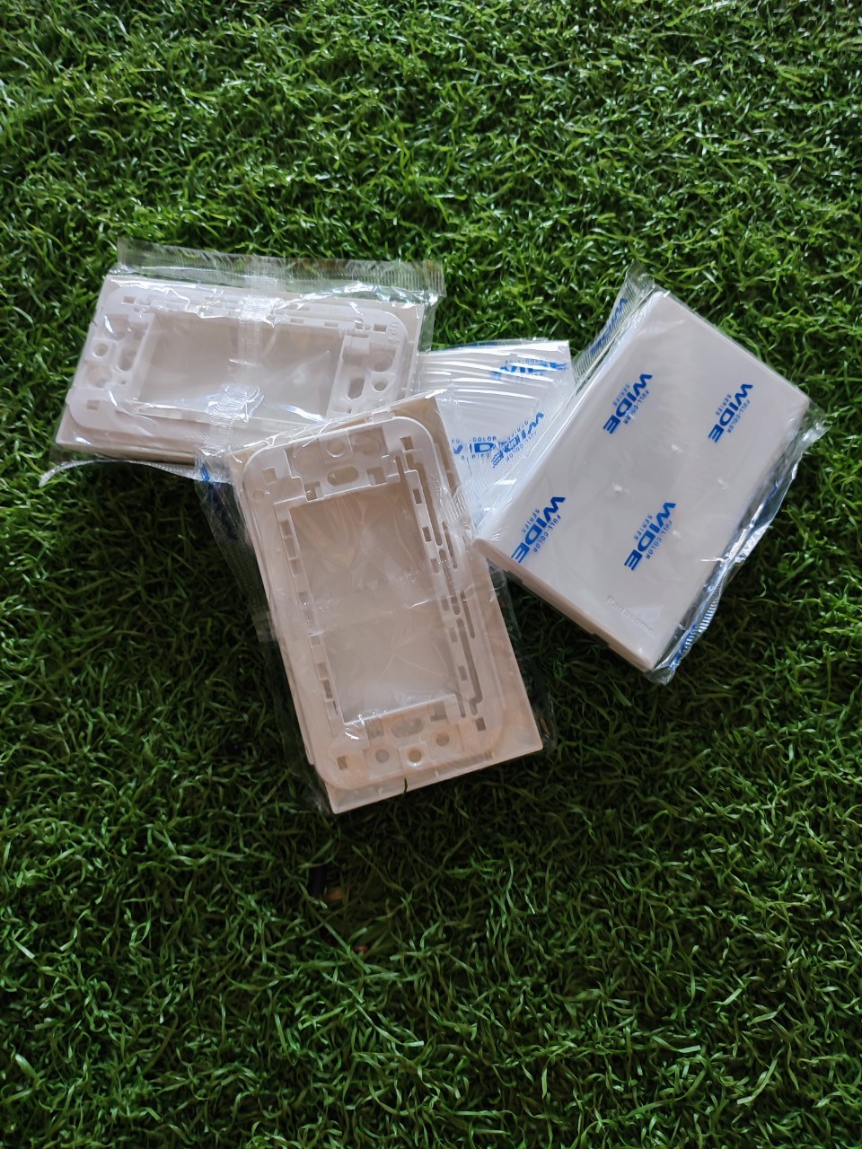 Hộp 10 Cái Mặt kín đơn WEV68910SW