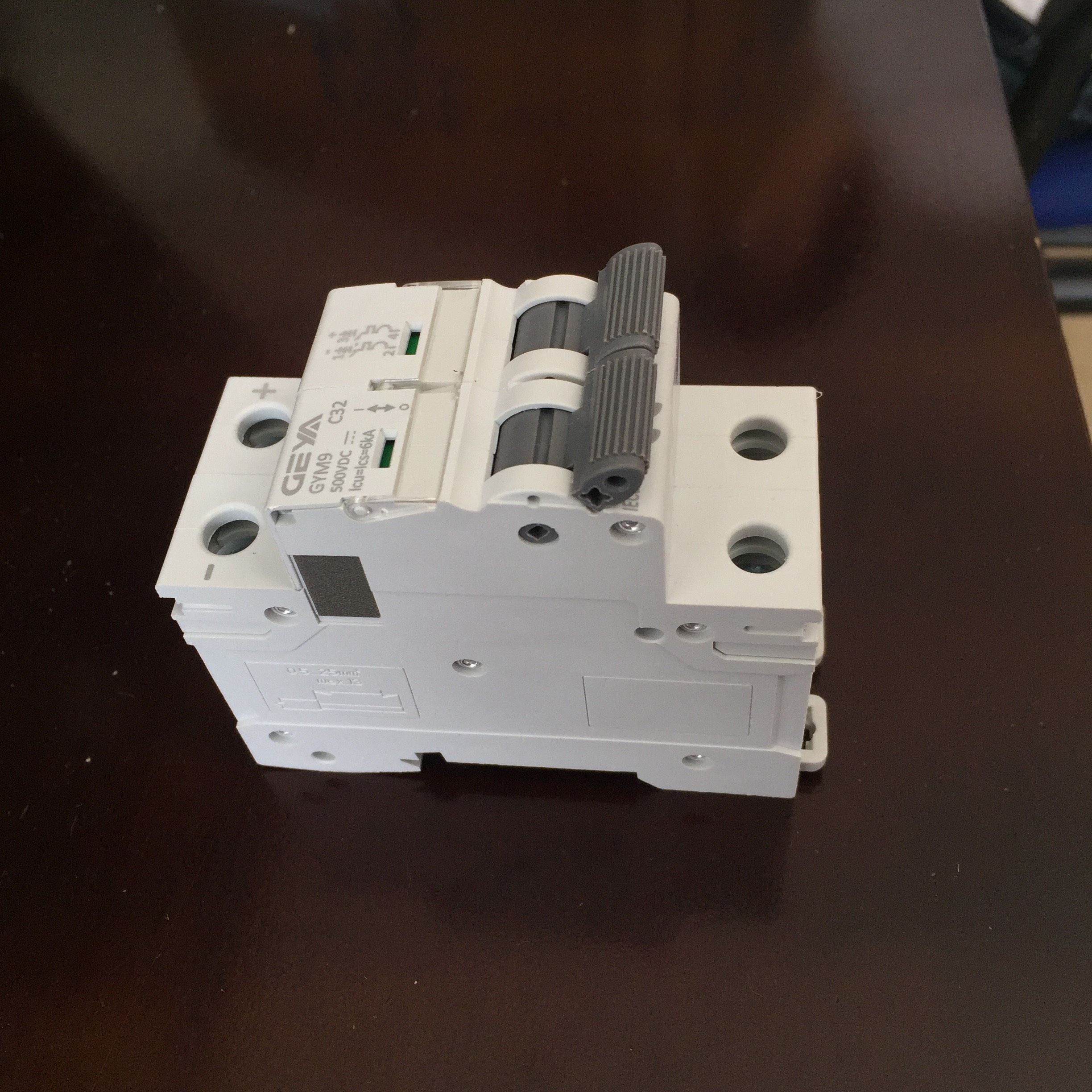 Cầu dao điện một chiều CB DC Bộ ngắt mạch cho Solar Năng Lượng Mặt Trời GIVASOLAR GEYA GYM9 DC 500V