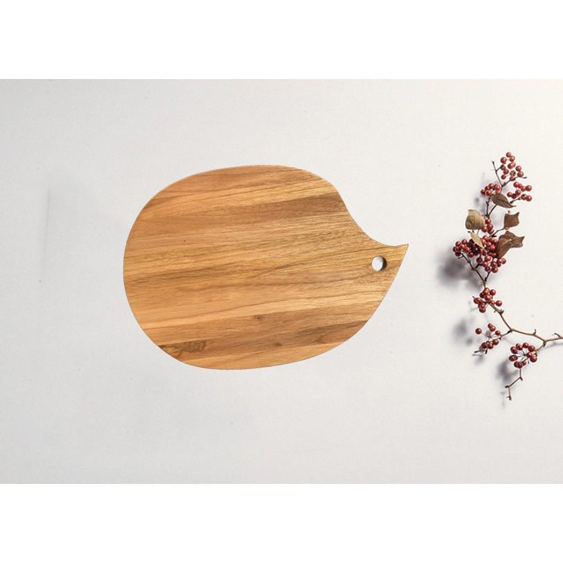 Thớt gỗ teak hình oval có lỗ treo tay cầm 290x210x18 MM