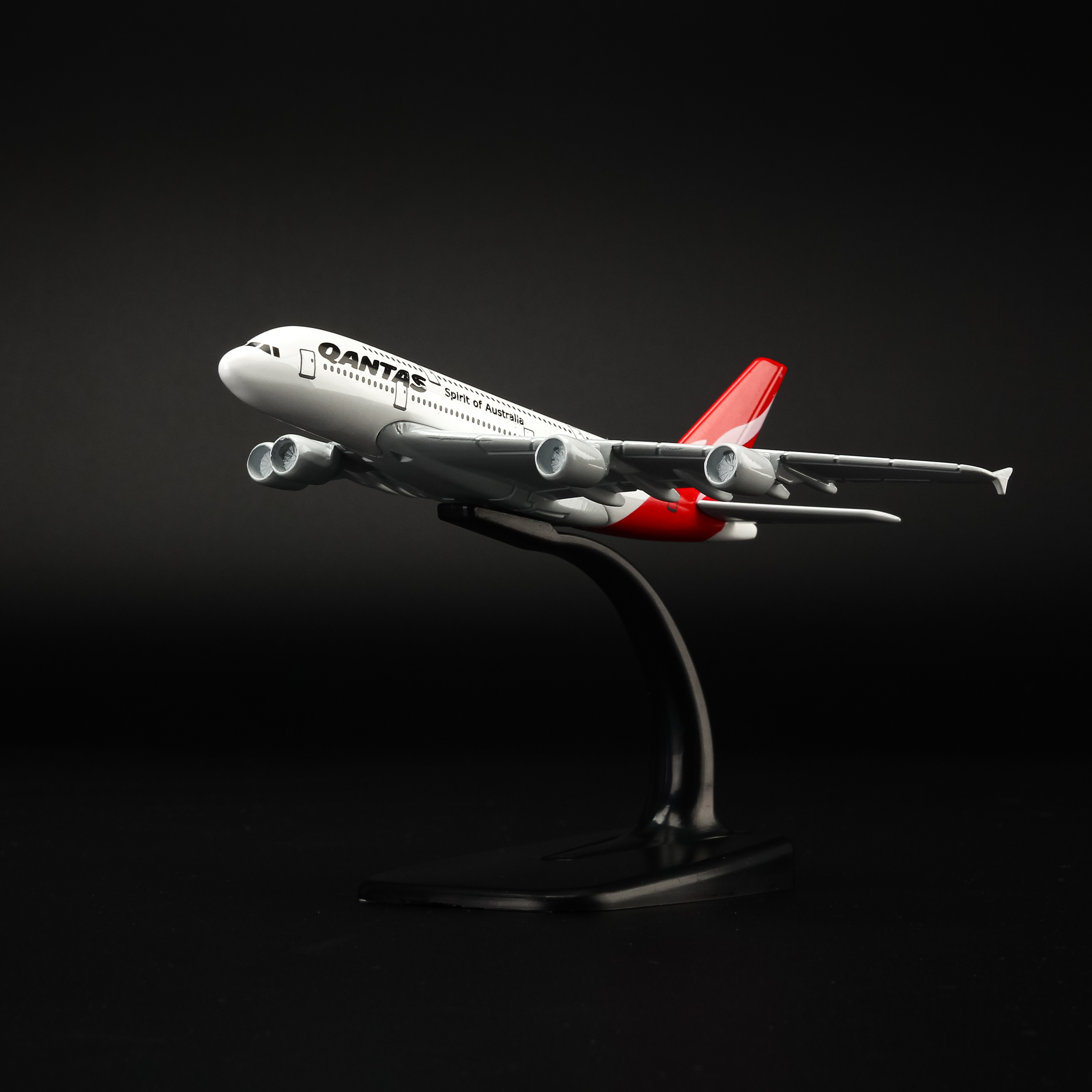 Mô hình máy bay trưng bày Qantas Airways 16cm Everfly