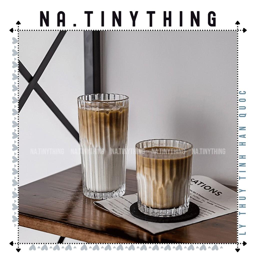 Ly cốc thuỷ tinh chiu nhiệt dùng uống nước và cà phê kiểu dáng tròn, hoạ tiết vân sọc dọc hai chiều phong cách Hàn Quốc