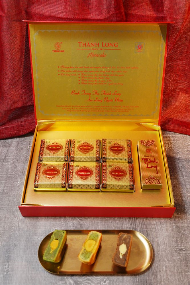 Hình ảnh Bộ hộp bánh trung thu 6 bánh có trứng 100g Phúc Lộc - Thành Long (600g) - tặng 1 hộp trà - VIỆT NAM