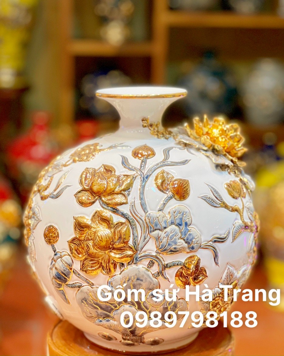 Bình hút tài lộc gốm sứ Bát Tràng cao cấp đắp nổi vẽ vàng hoạ tiết công thành danh toại cao 30cm