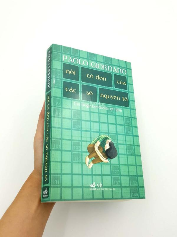 Sách - Nỗi cô đơn của các số nguyên tố (TB 2023) (Nhã Nam HCM)