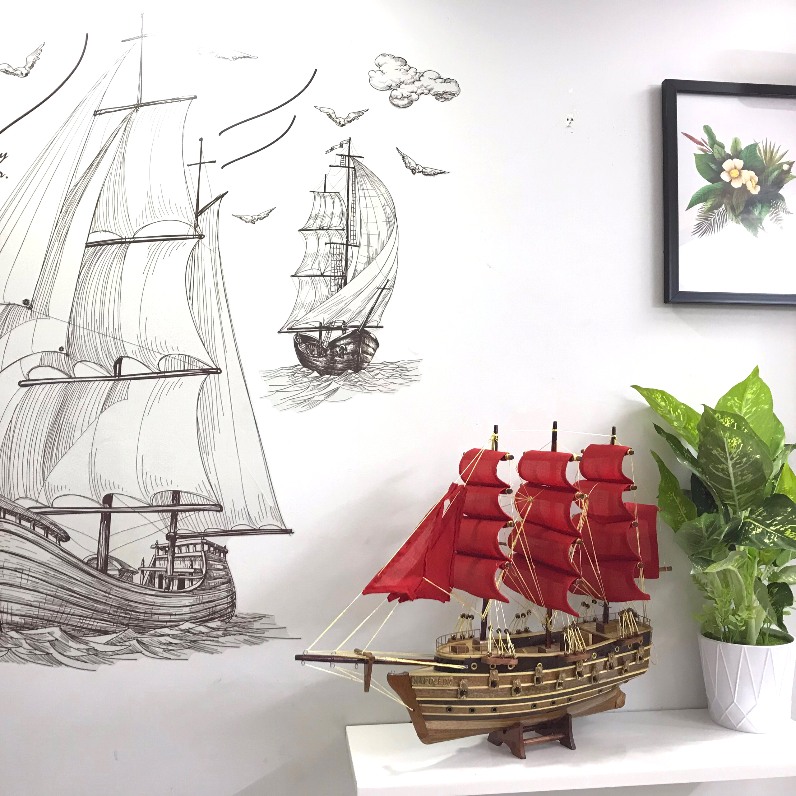 Mô Hình Thuyền Gỗ Chiến Cổ Napoleon Thân 40cm - Loại 2 - Buồm Đỏ