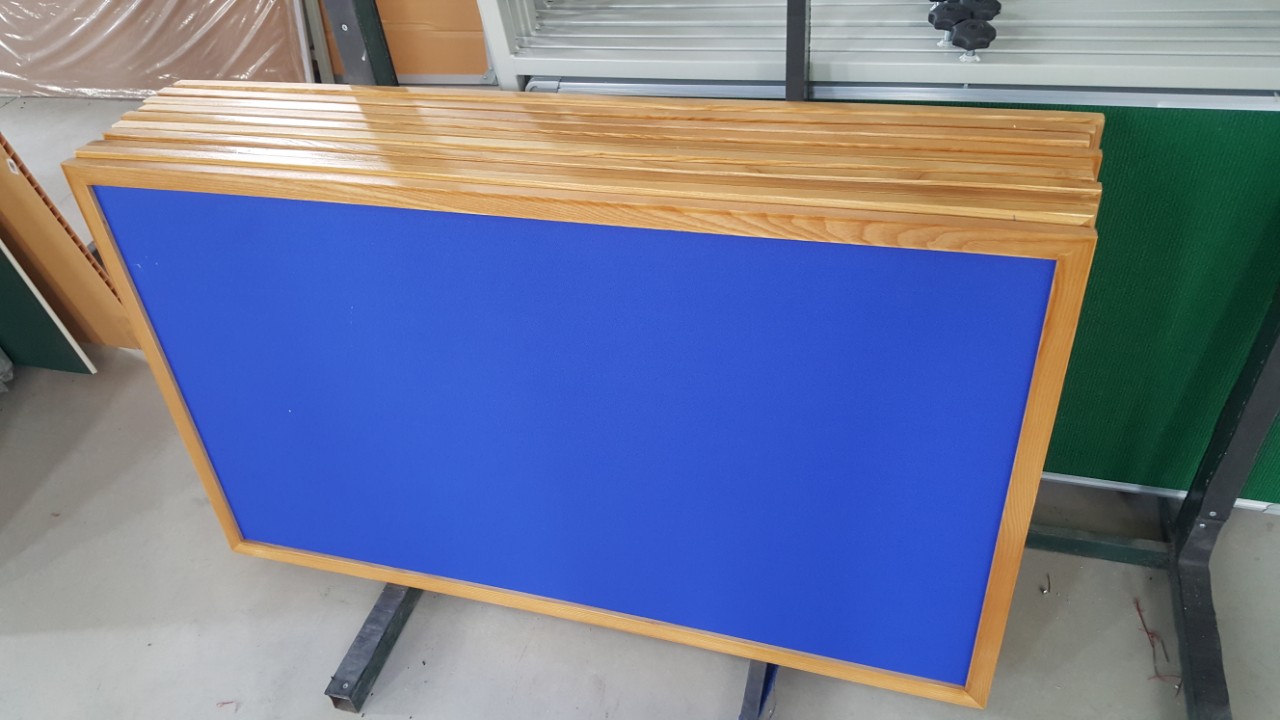 Bảng ghim khung gỗ màu xanh, KT: 60x80cm