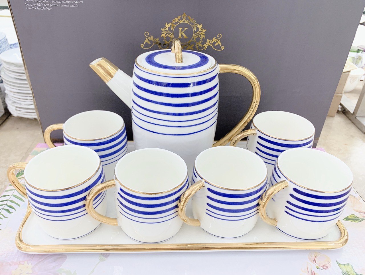 Bộ ấm chén kèm khay sứ pha trà cà phê trắng họa tiết kẻ xanh dương phong cách Châu Âu sang trọng - ANTH25