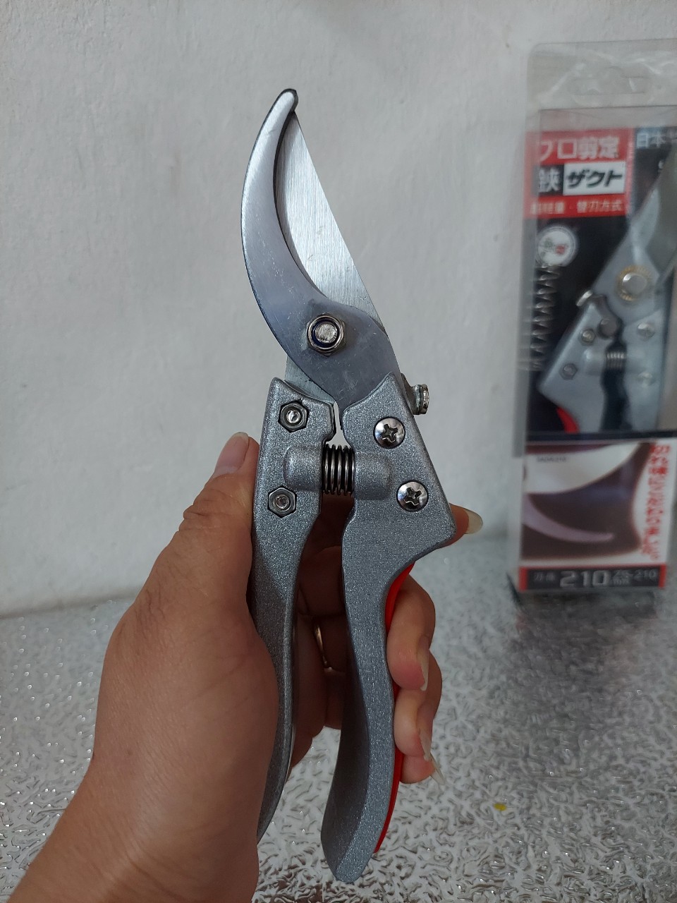 KÉO CẮT CÂY TỈA CÀNH BẰNG THÉP CAO CẤP NHẬT BẢN TẶNG KÈM LÒ SO THAY THẾ SADA 210
