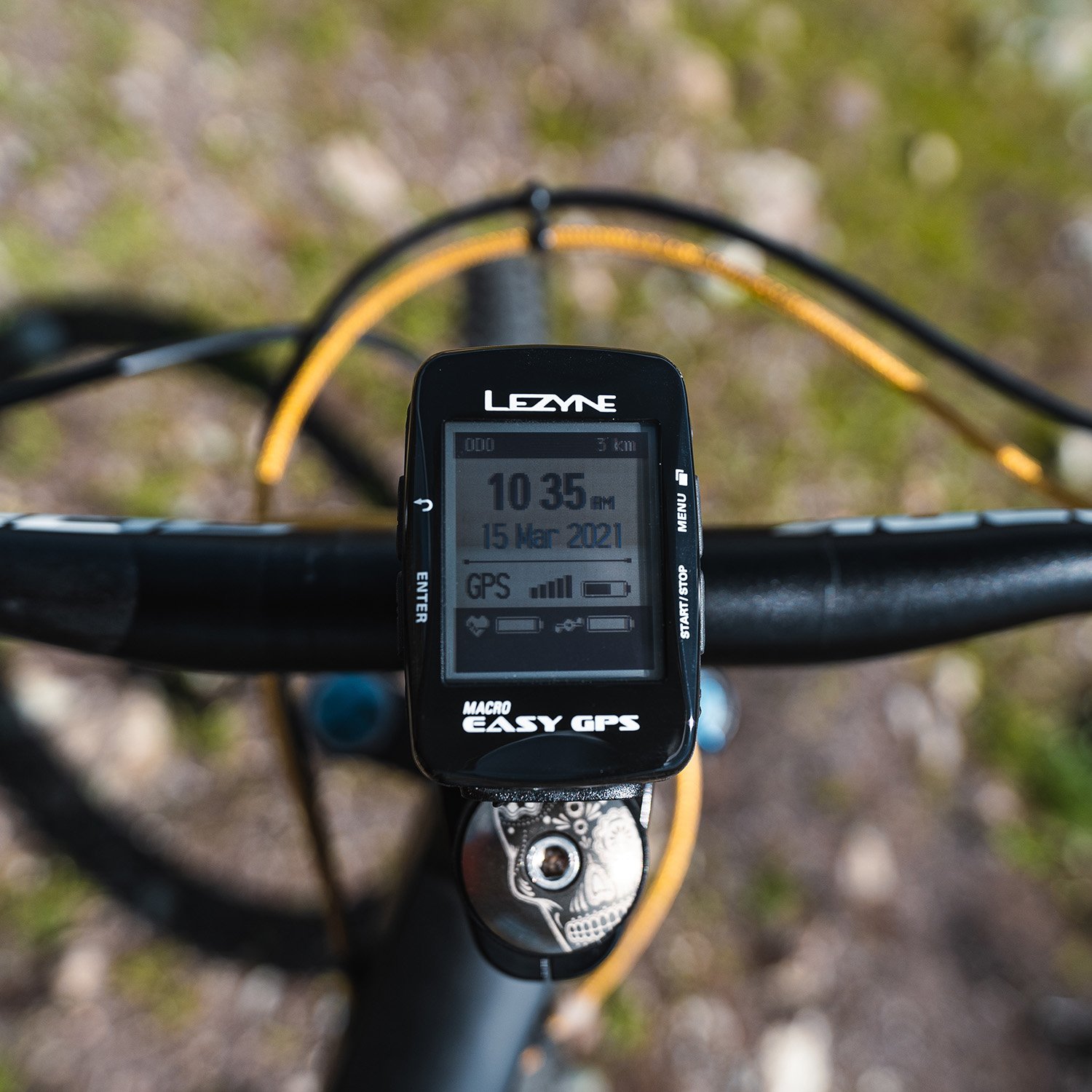 Đồng Hồ Đo Tốc Độ Lezyne Macro Easy GPS