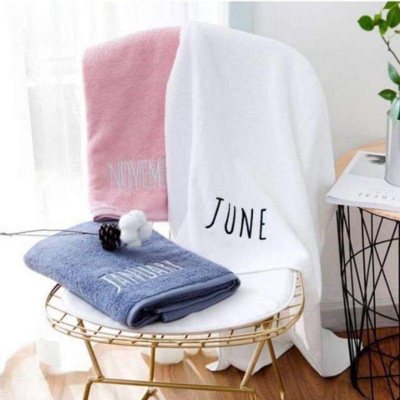 Khăn tắm 100% cotton thêu 12 tháng KT 70x140cm