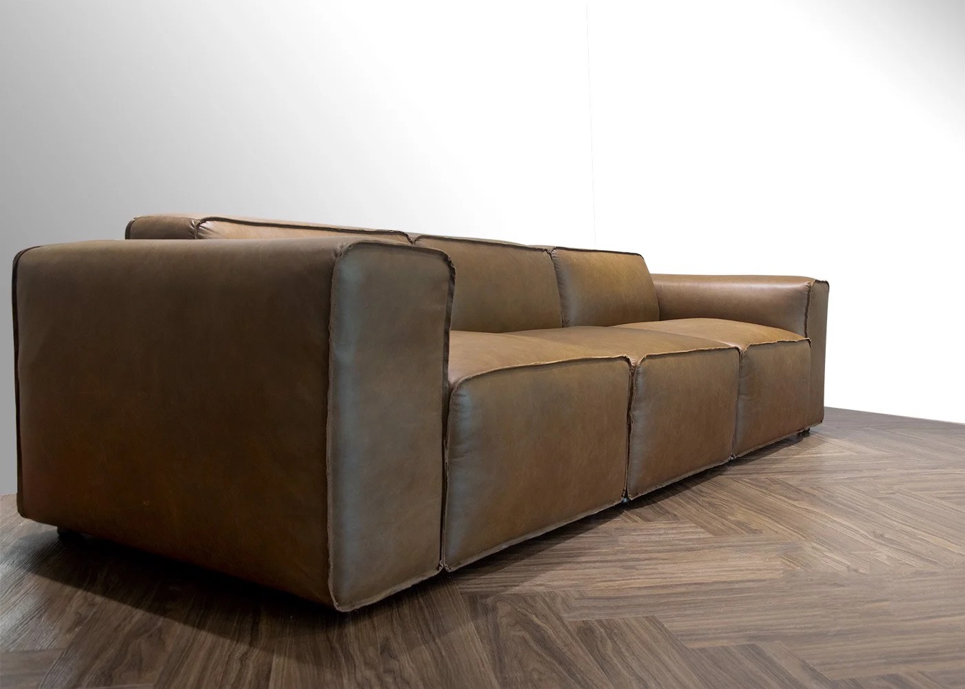 Sofa băng phòng khách hình khối Tundo bọc da cao cấp