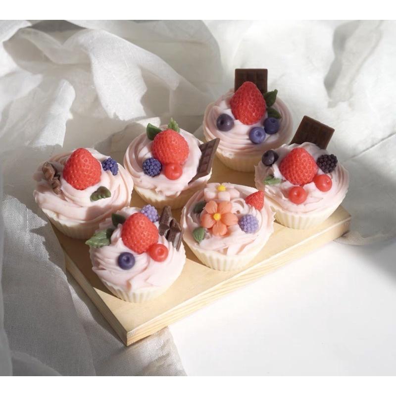 Nến Thơm Bánh Cupcake Dâu Tây Handmade, Phụ Kiện Decor - Dory Lab