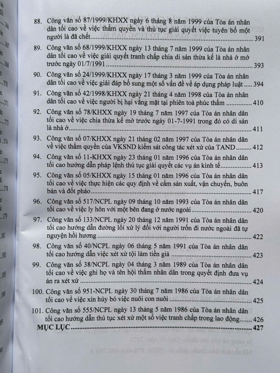Sách Tổng Hợp Công Văn Của Tòa Án Nhân Dân Tối Cao Hướng Dẫn Nghiệp Vụ và Giải Đáp Thắc Mắc Trong Lĩnh Vực Dân Sự, Tố Tụng Dân Sự - V2287T