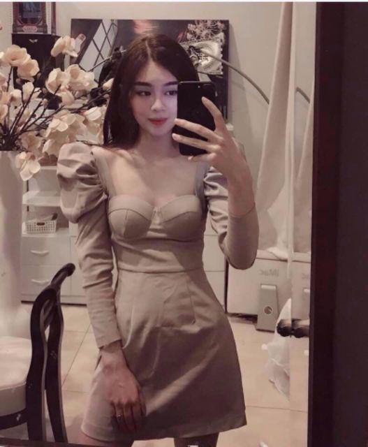 Đầm body cách điệu xếp bèo xẻ tà