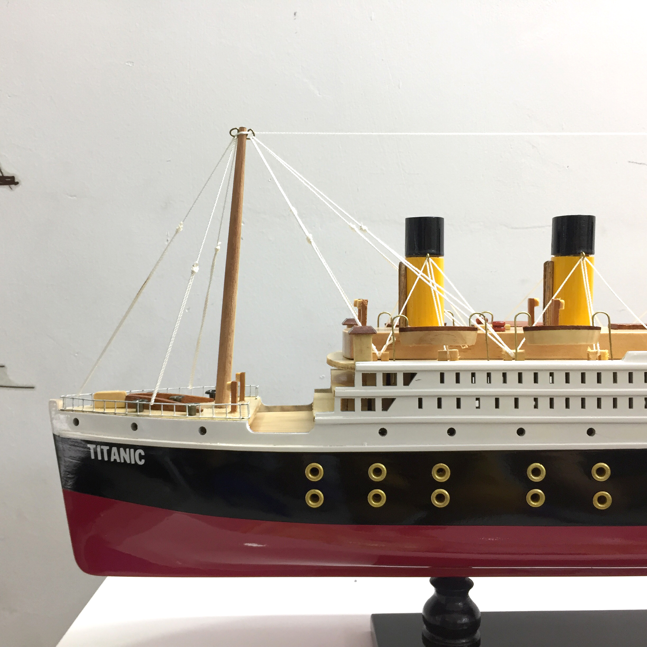 Mô Hình Du Thuyền Gỗ RMS Titanic (Thân 60cm - Gỗ Sơn)