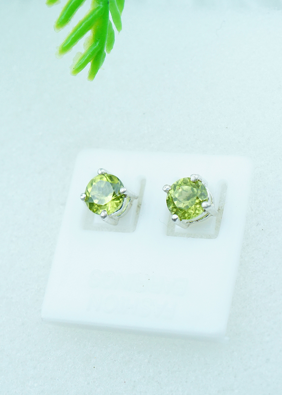 Bông tai nữ đá Peridot xanh lá tự nhiên mài giác tròn