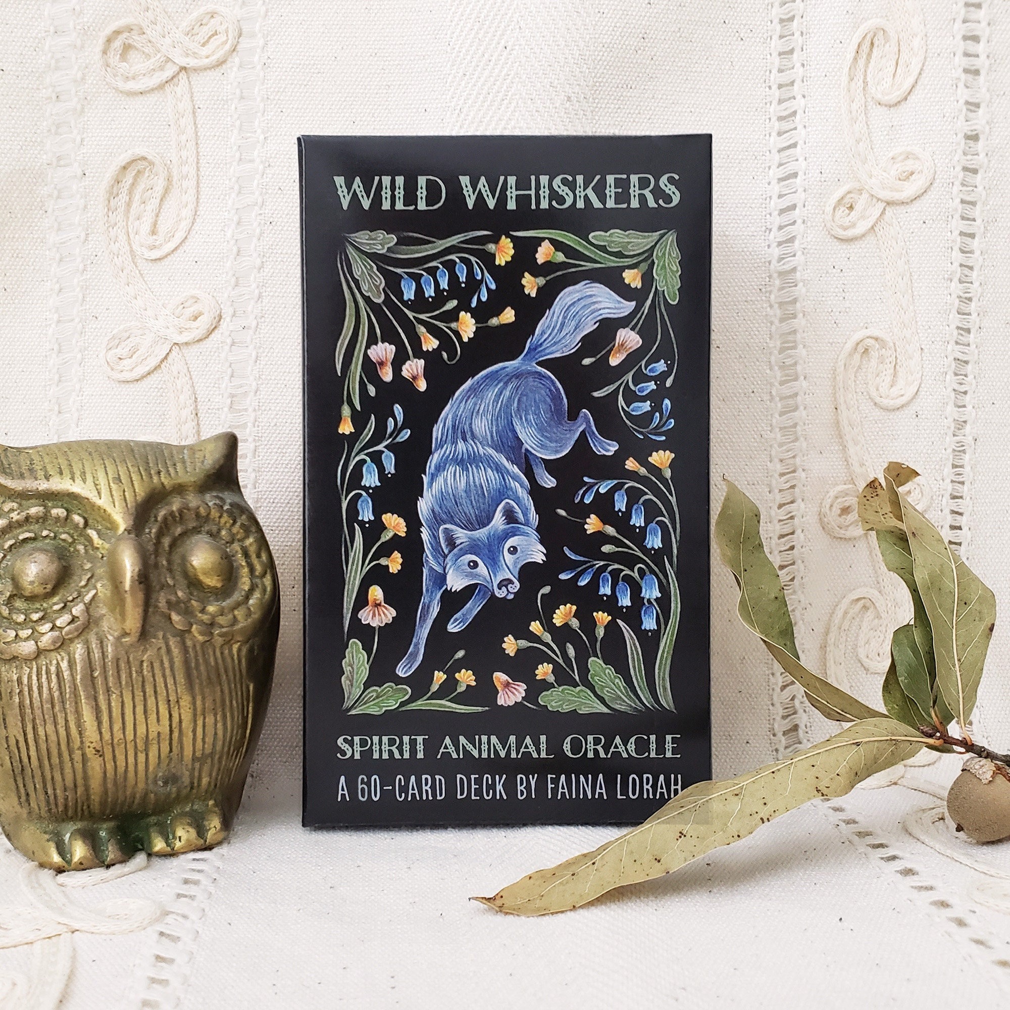 Bộ bài Wild Whiskers Spirit Animal Oracle đá thanh tẩy