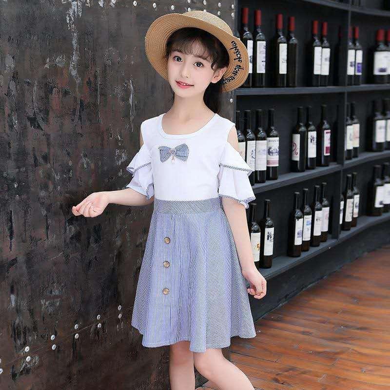 Váy trễ vai phối màu chân váy xòe kiểu dáng thời trang