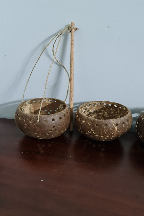 Lồng đèn trung thu gáo dừa (gồm dây treo, cây cầm và nến)