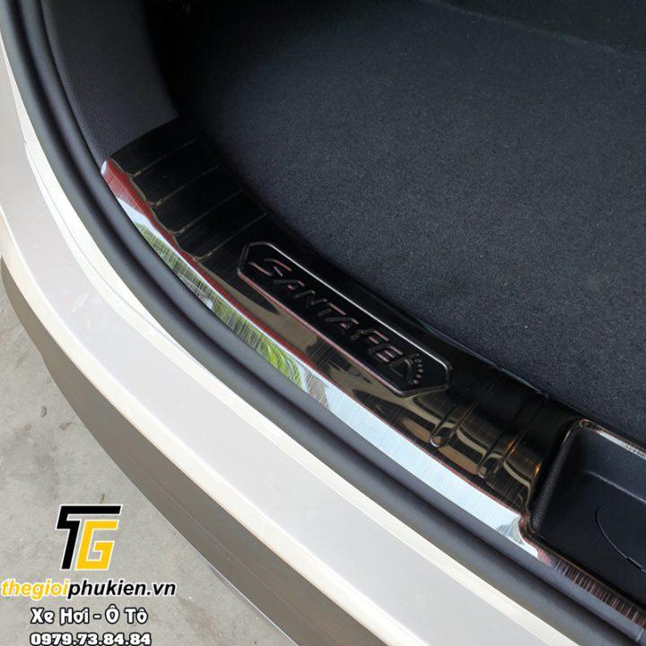 BỘ SẢN PHẨM Nẹp bước chân và ốp chống trầy cốp Hyundai Santafe 2021 - Mẫu Titan