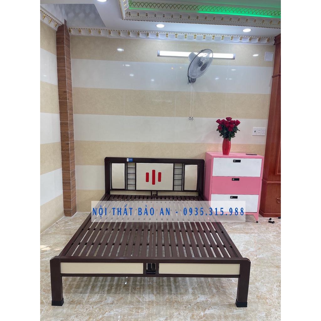 Giường ngủ sắt kiểu gỗ hộp 48 kích thước 1m8x2m – DT01