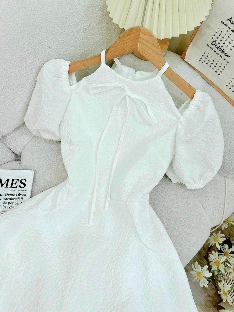 ĐẦM XÒE GẤM CỔ YẾM KHOÉT VAI TAY PHỒNG 14408