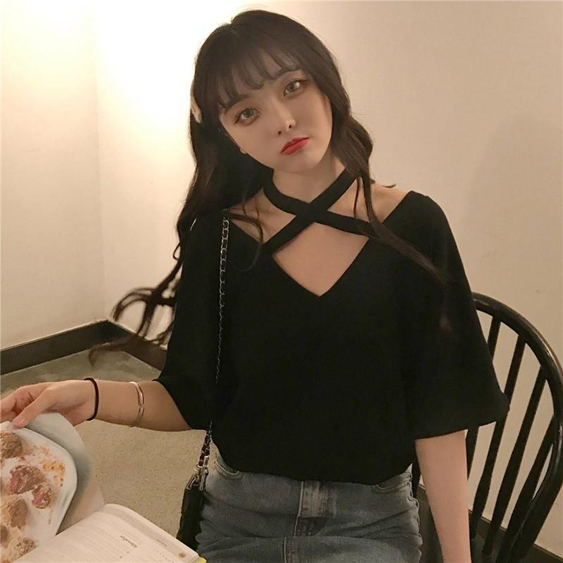 Áo thun nữ dáng rộng tay lửng cổ chữ V