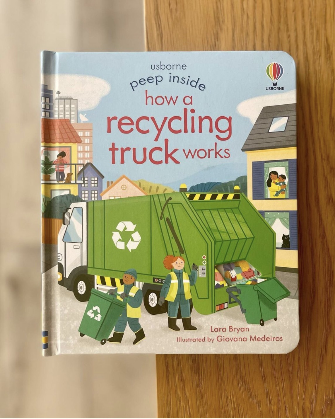 Sách tương tác tiếng anh cho bé - Usborne Peep Inside how a recycling truck works