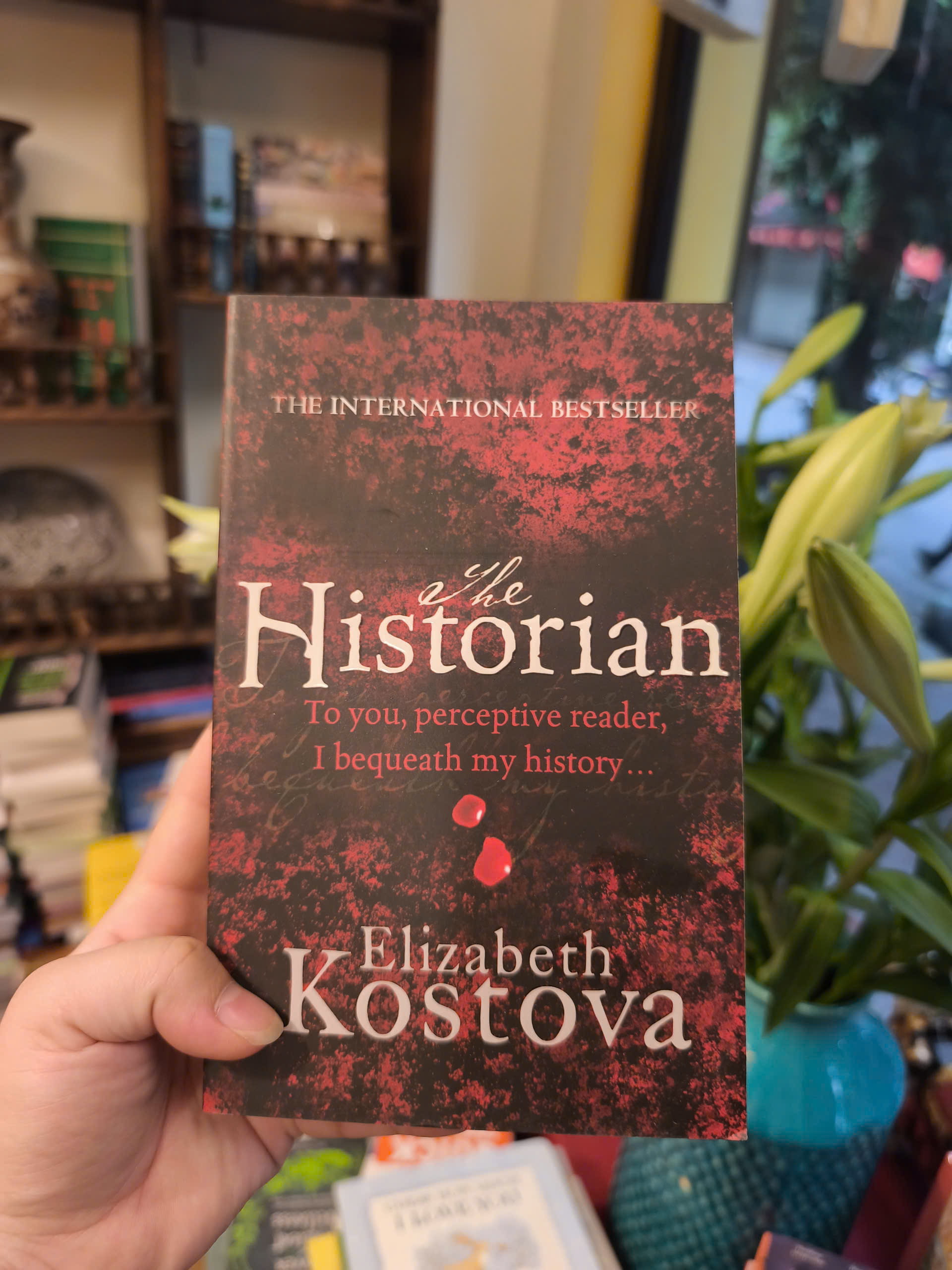 Sách - The Historian by Elizabeth Kostova | Historical Fiction / Fantasy / Văn học Lịch sử Nhập khẩu