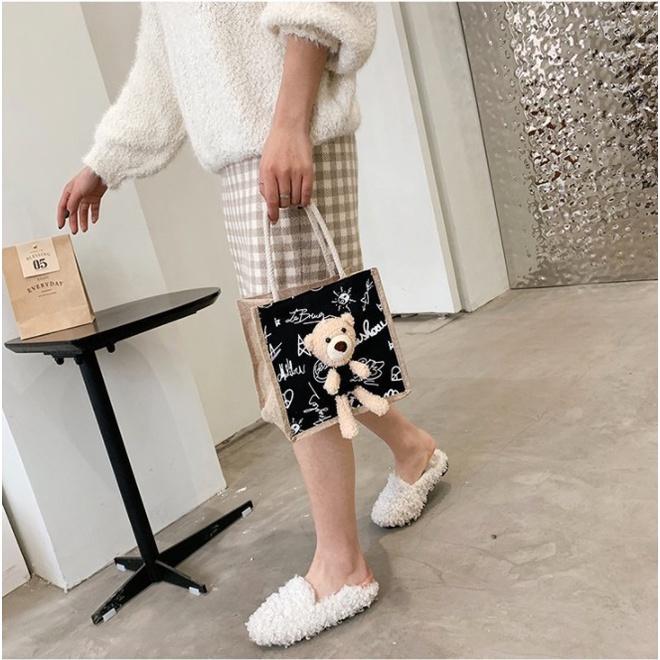 Túi cói mini thời trang gấu bông màu đen chữ trắng Phong cách Thời trang Trương Gia 06