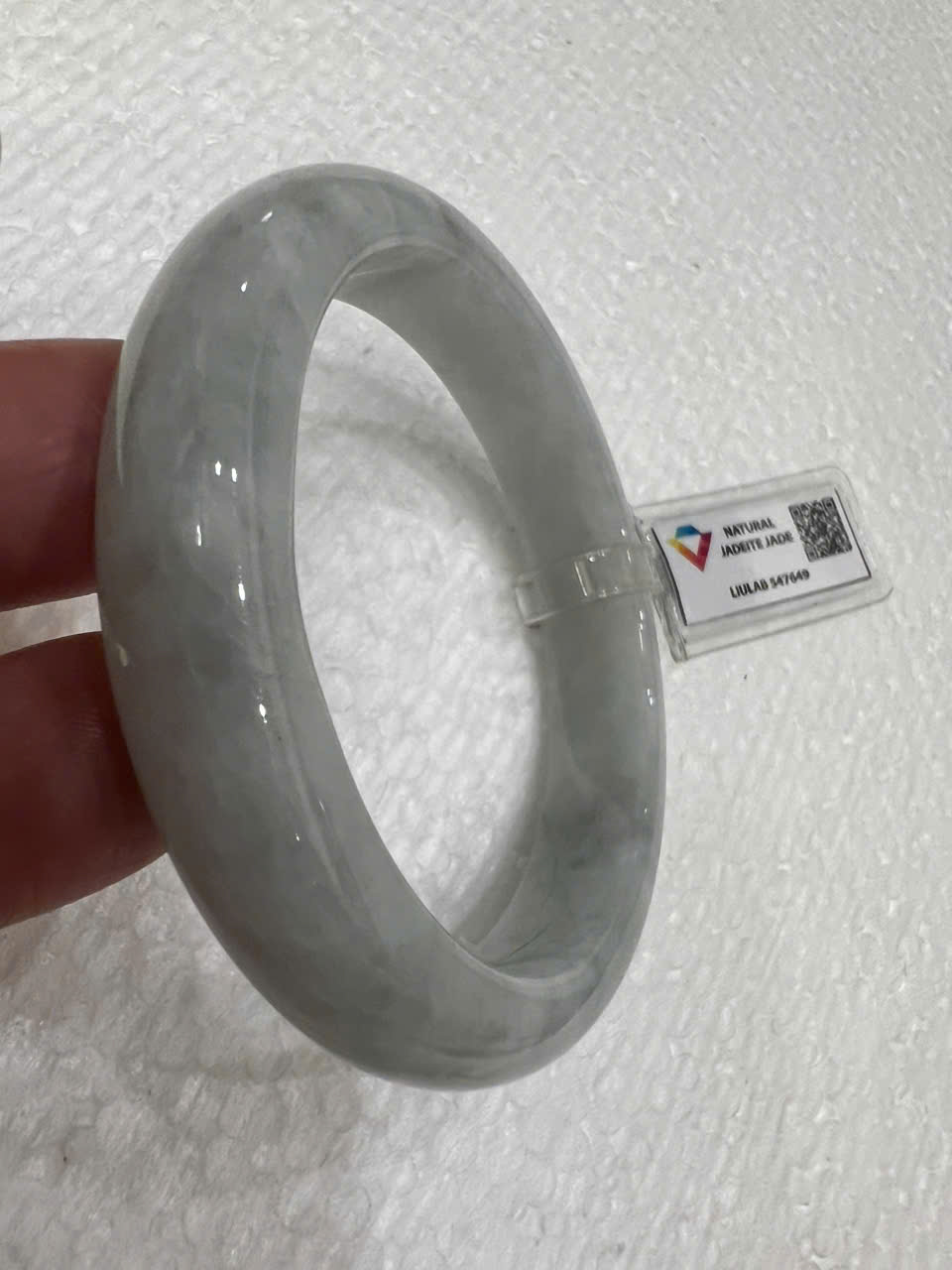 Vòng Cẩm Thạch Tự Nhiên Bản Hẹ Type A Ni 55mm Cao 12mm Dầy 8mm Kiểm Định Liulab 547649 Màu Trắng Bông Bông bóng sang đẹp xinh xắn các Chị mệnh Kim mệnh Thủy 53kg - 58kg đeo tay sang sịn ạ