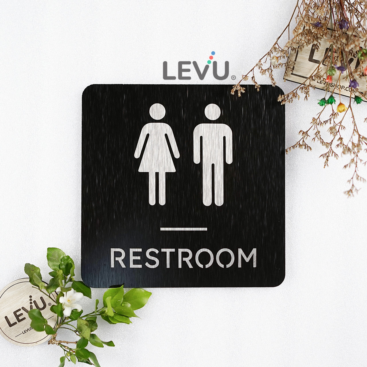 Bảng restroom bằng alu nhôm đen dán tường trang trí nhà vệ sinh