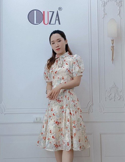 Váy hoa nhí màu đỏ cổ đức dây thắt nơ