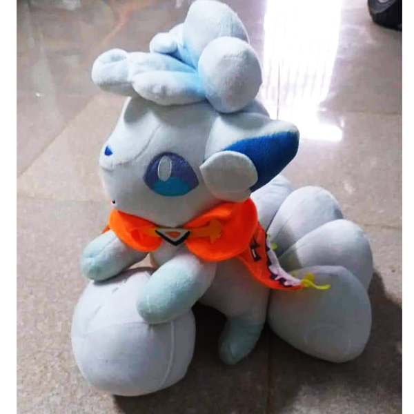 Gấu Bông Pokemon Vulpix - Cáo Trắng 6 Đuôi Mặc Áo Choàng (30 Cm) Gb182 (Tặng 1 Móc Khóa Dây Da Pu Đính Đá Lấp Lánh)