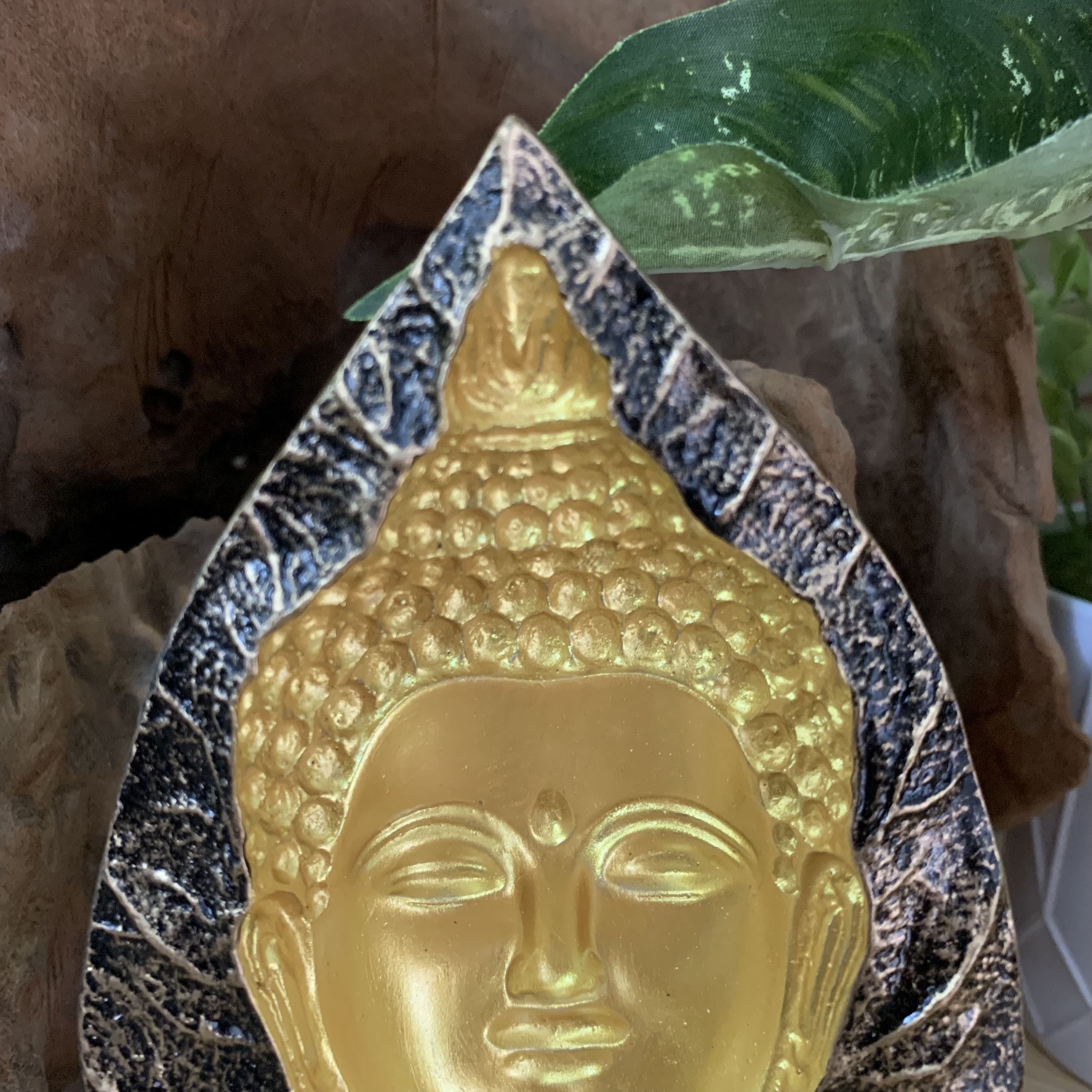 Tượng đá trang trí phòng thờ Phật Thích Ca 3D Lá Bồ Đề - Chiều cao 18cm - Màu Nhũ Vàng